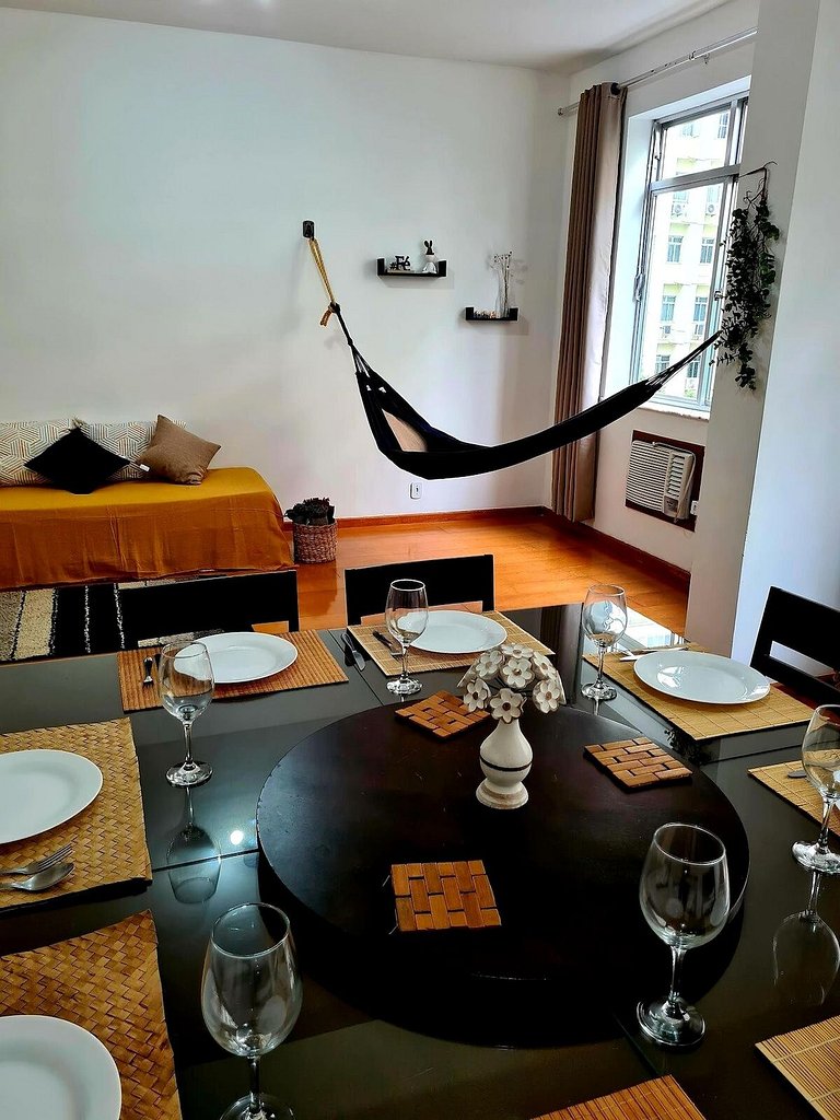 Apartamento Espaçoso e Iluminado no Coração de Copacabana