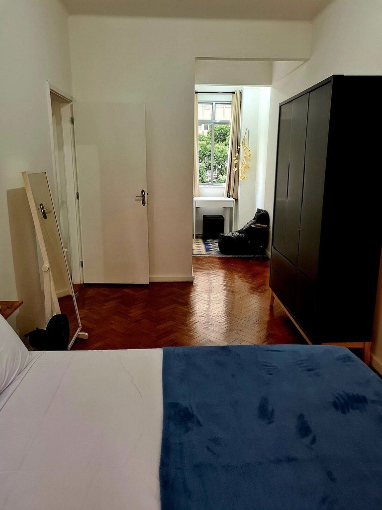 Apartamento Espaçoso e Iluminado no Coração de Copacabana