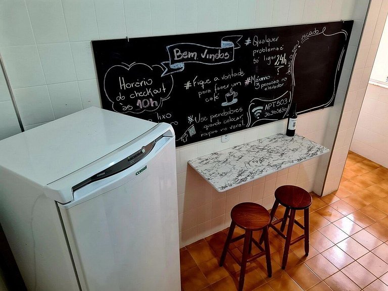 Apartamento Espaçoso e Iluminado no Coração de Copacabana
