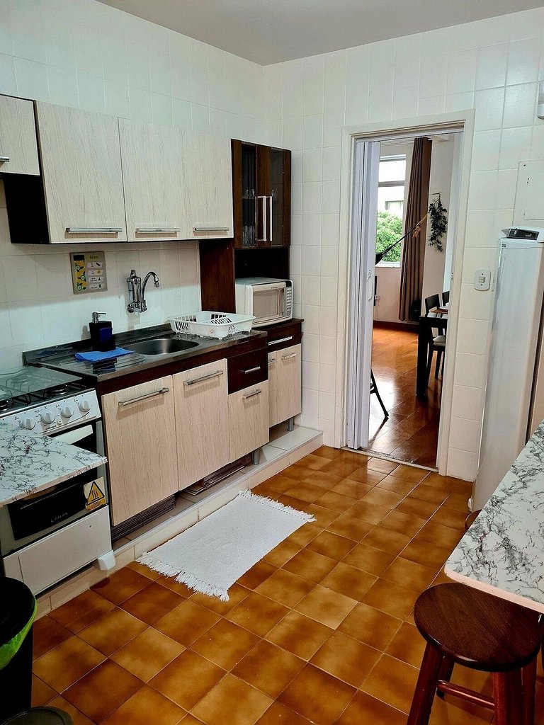 Apartamento Espaçoso e Iluminado no Coração de Copacabana