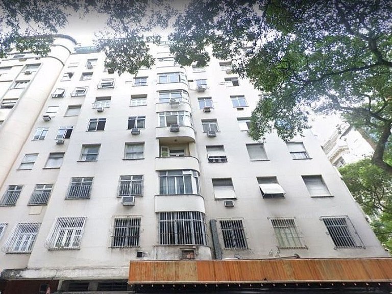 Apartamento Espaçoso e Iluminado no Coração de Copacabana